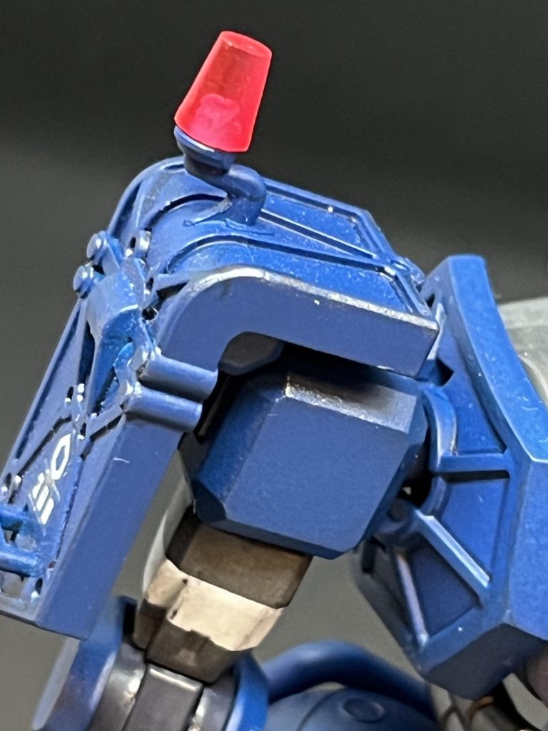 パトランプのクリアパーツは誤って捨ててしまったので、100均のレジンで自作しました。ちょうどいい型がなかなか見つからず苦労しましたが、手間かかった分いい仕上がりになりました。