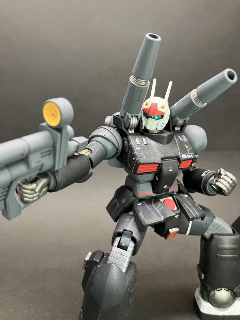 真っ直ぐにスジボリが掘れるようになってきたので、RGのガンダムと並べられるようにディテール増やしてデカール多めに。