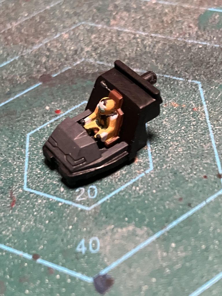 造形ヤバめのパイロット。連邦軍兵士に見えていれば御の字です。