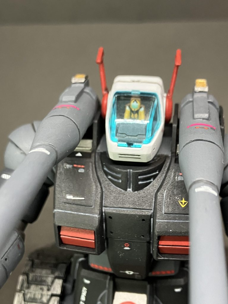 中の人もプルプルしながら塗りました。コックピットの加工は無しです