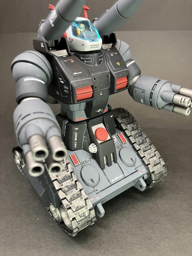 プロトタイプなのでうるさくデカールを貼ります。ポップミサイルは色々撃ちそうなのでマズル加工