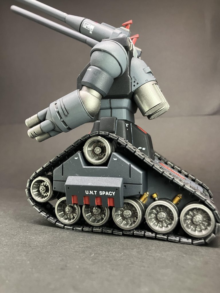 履帯の重量感は出せなかったです。中のサスどうなってるんでしょうか、イマイチ構造が理解出来ませんでした