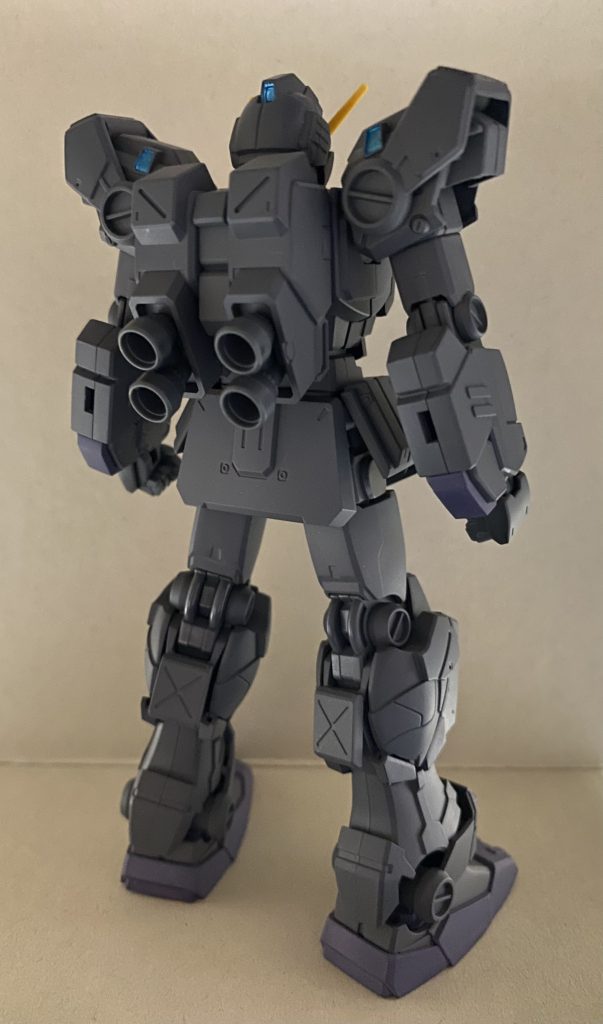 頭部に『妖刀システム-改-』を搭載システム発動中は斬った対象を砂塵状にしてしまう。