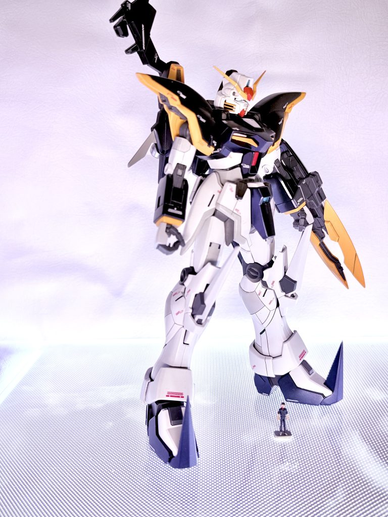 筋彫りによるパネルラインの追加とそこに合わせた塗り分けを今回の制作目的としました。参考にしたのはWガンダムEWですが、個人的には現時点でのクリア目標はなんとか達成出来たかな?と思います。