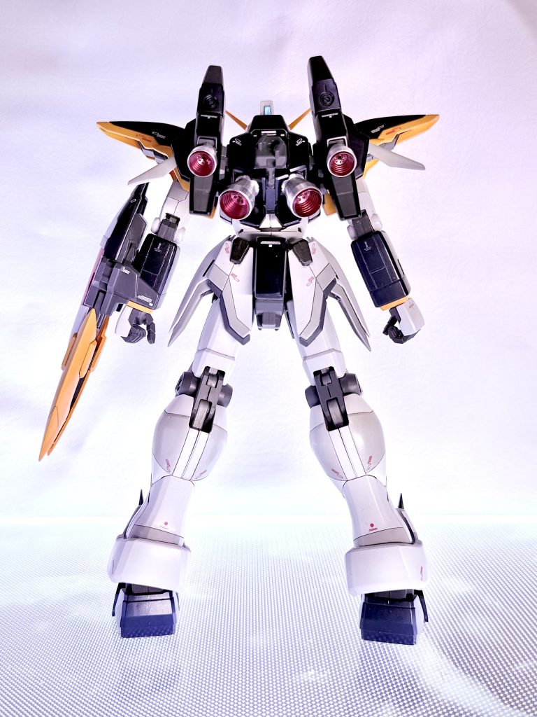 バックショット。バーニアスラスターは市販のメタルパーツに変更しました。