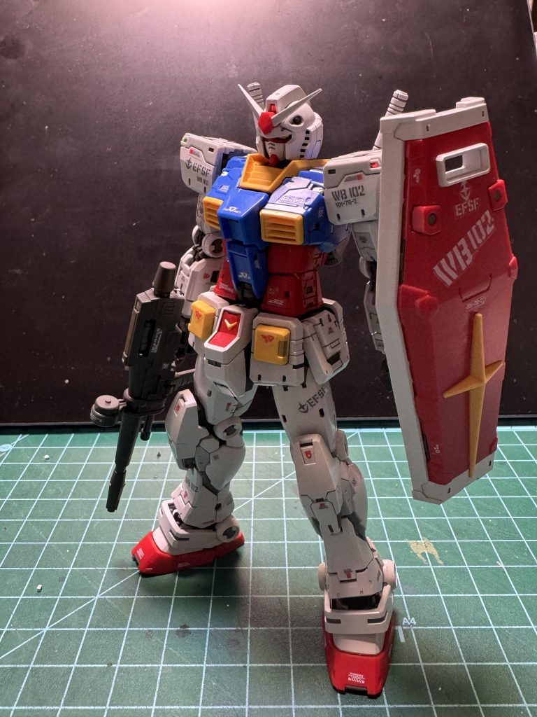 お店の展示用に発売して3日で簡単仕上げです。が、付属のシールだけで、ここまで映えます。塗装してないので、動かしまくりましたね😆