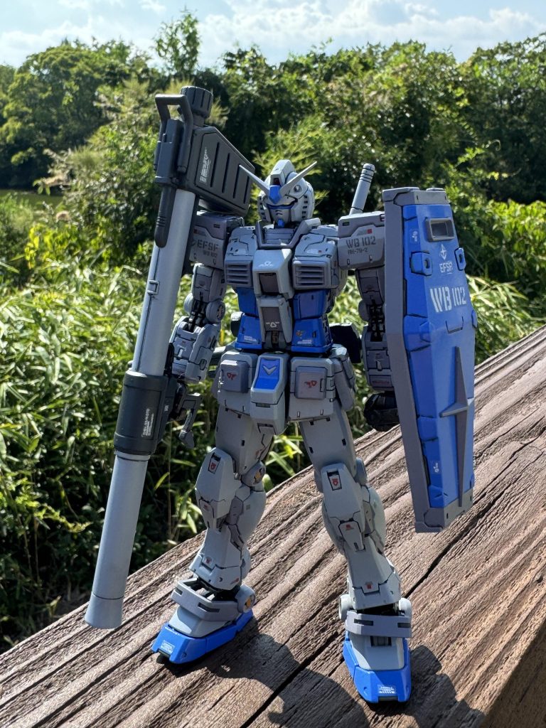 2024年の夏に撮影した一枚です。新緑にグレー基調でアクセントのブルーがよく合います。塗装レシピは確か、 MGFAZZの取説から丸パクリした覚えがありますね💦