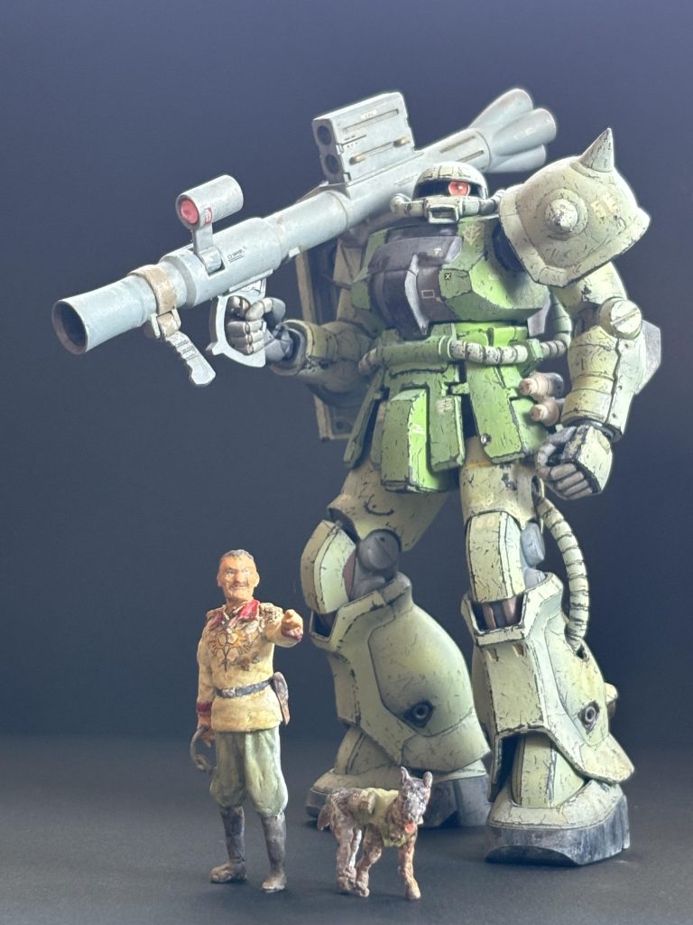 ビッグアフリカさん。ノイエンビッター少将ぽい人ぐらいに見てお許し下さい。1/35で、雰囲気だけですが今回エポパテで作りました。軍服は将官服のDAK防暑仕様、ワンコとお揃いにしてます。