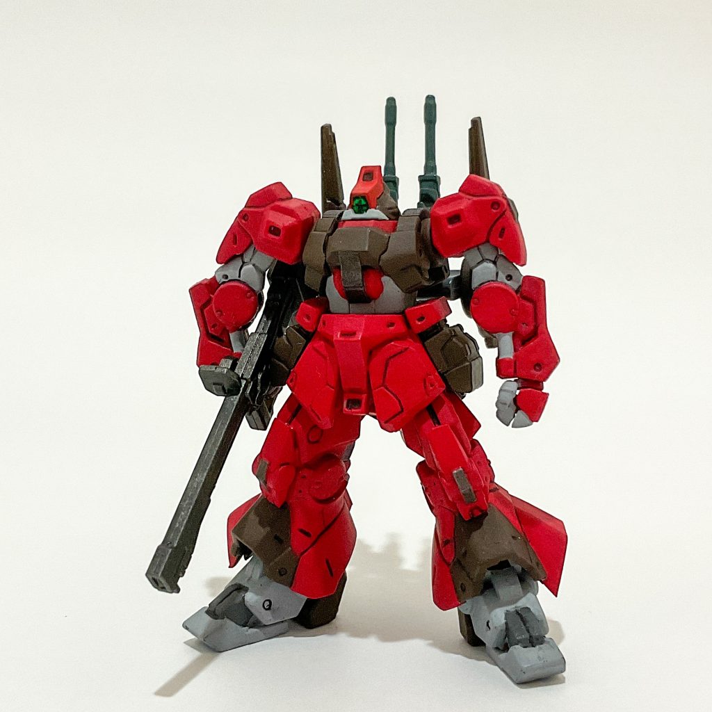 クワトロ機です。本体はクレオス ジークアクスカラーの赤いガンダムレッドで塗っています。