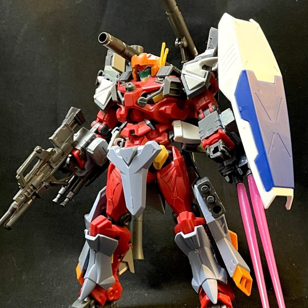 軽キャノンをフルアーマー化っぽくして行っています。前回よりあんまり変わってないですが、仮止めではなく、ネオジム磁石やプラ棒などで止められるように変えました。それ以外にも変更を加えています。　首の長さ、肩のミサイル、脚部ミサイル、フロントスカーなど手を入れています。ただ足し算が過ぎてしまって、スタイリッシュ差を無くし過ぎたので、少し引き算をしてからサブに行こうと思います。カラーリングは軽キャノンよりにするか、フルアーマーよりにするか悩みどころです（1枚目）