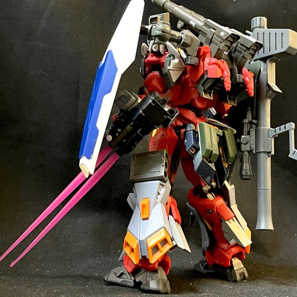 軽キャノンをフルアーマー化っぽくして行っています。前回よりあんまり変わってないですが、仮止めではなく、ネオジム磁石やプラ棒などで止められるように変えました。それ以外にも変更を加えています。　首の長さ、肩のミサイル、脚部ミサイル、フロントスカーなど手を入れています。ただ足し算が過ぎてしまって、スタイリッシュ差を無くし過ぎたので、少し引き算をしてからサブに行こうと思います。カラーリングは軽キャノンよりにするか、フルアーマーよりにするか悩みどころです（4枚目）