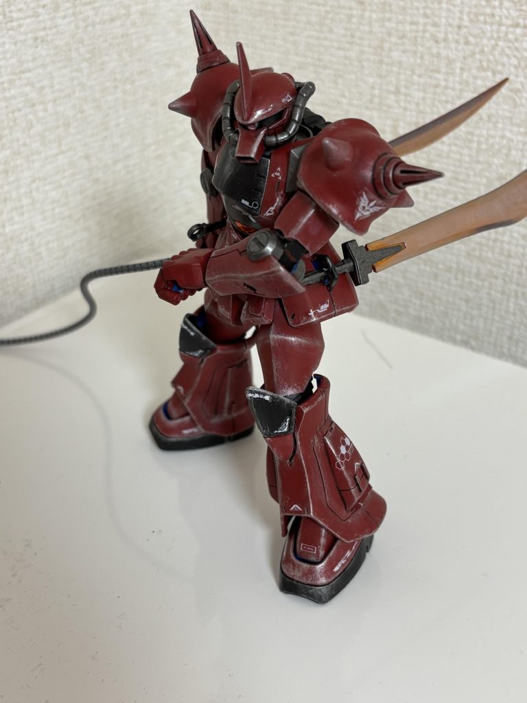 100均のシールでディテールアップ腰の動力パイプは折り曲げ部分が目立つので取り外しました