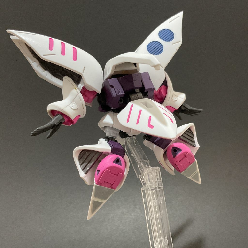 キュベレイは浮かせてディスプレイしたいので足裏の肉抜きはしっかり埋めてモールドを追加しました。