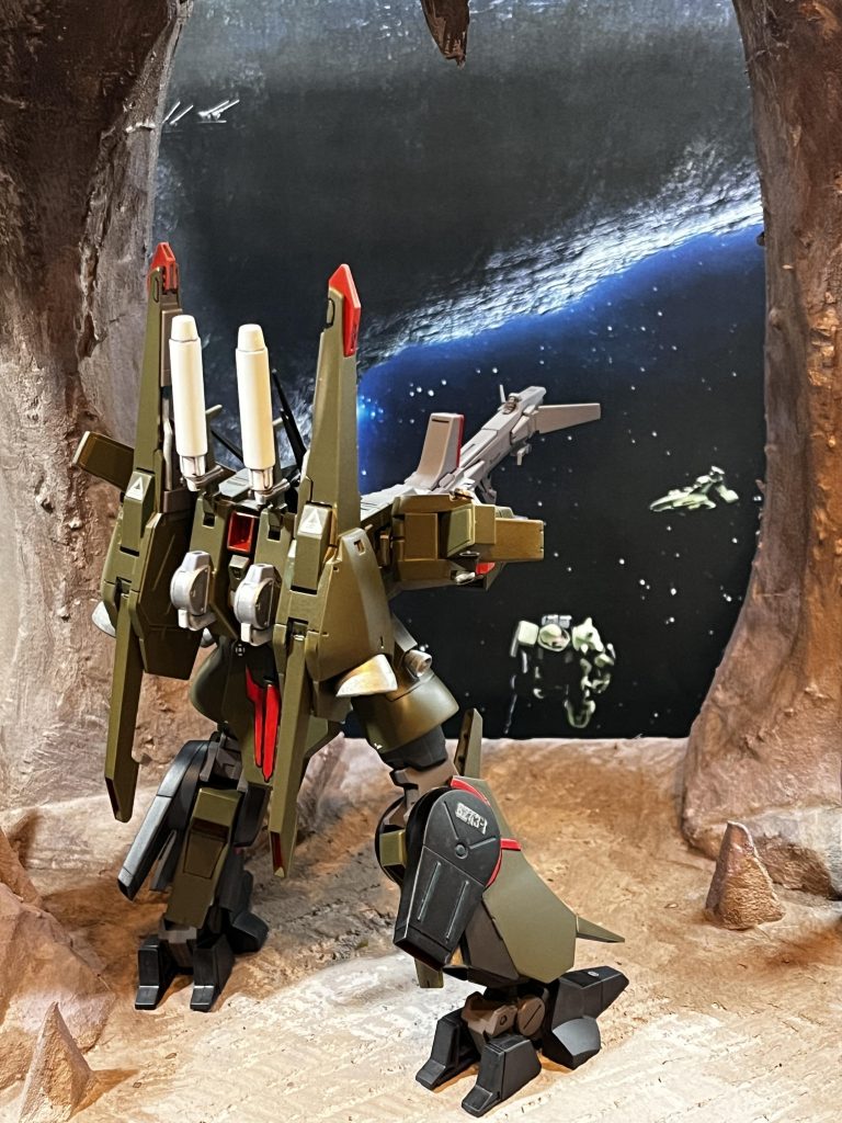 背中にインコム、対艦ミサイル。