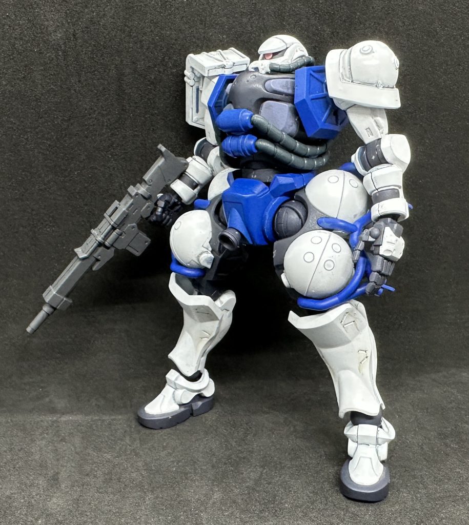 更にジオニックフロントで装備できた90mmアサルトライフルも雰囲気だけ再現30MMスピナティオ(アーミー)のライフルからシルエットを近づける為にフォアグリップを切り落としただけの簡単なお仕事