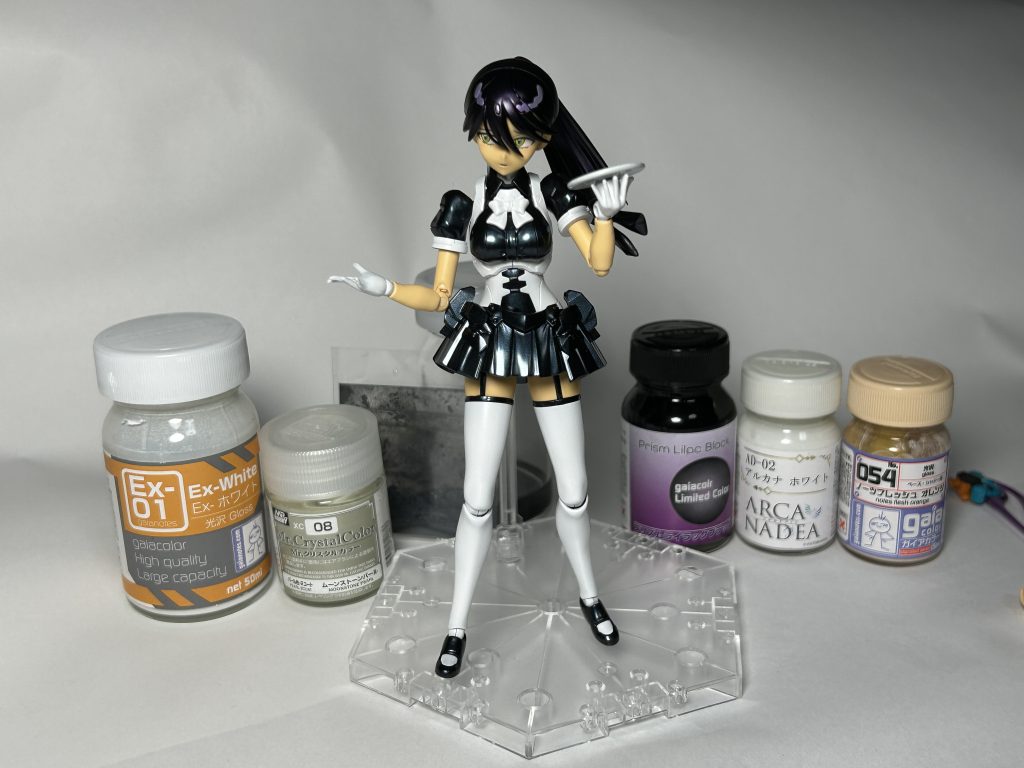 使用塗料試してみたかったプリズムライラックブラックで髪の毛全体、ハイライト部分にあるかなホワイト黒部分はピカエースのベロアブラック白はEXホワイトの上にムーンストーンパール