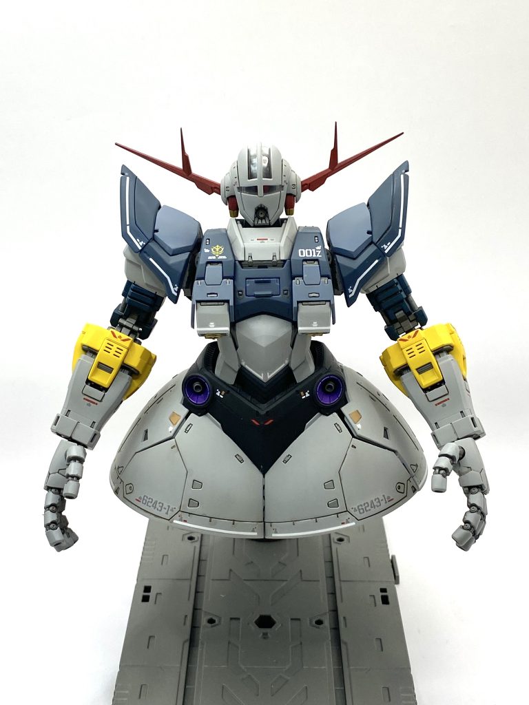 カラーリングは、敢えて地味に…。派手に塗り分けをせず、劇中のイメージを壊さない様に程々に…。