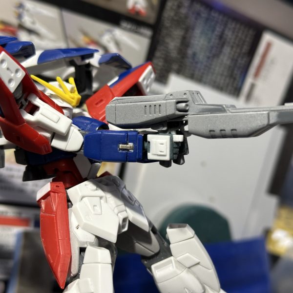 トリガーも新設しました折角作った指もサマになります本当のトリガーはプラ板で蓋します（2枚目）