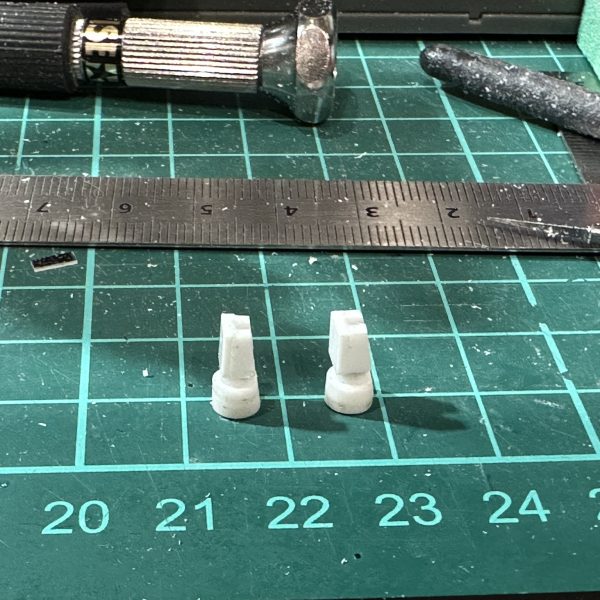 バーニア？スラスター？脚部に追加しようと思っております。νガンダムのアレみたいな。（2枚目）