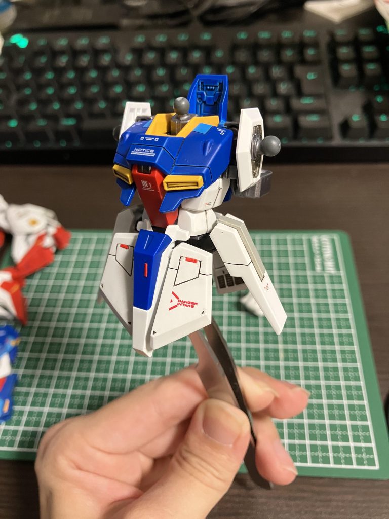 フロントスカートにデティール追加しましたが反省点が多く、線がよれよれになってしまいました(´;ω;`)