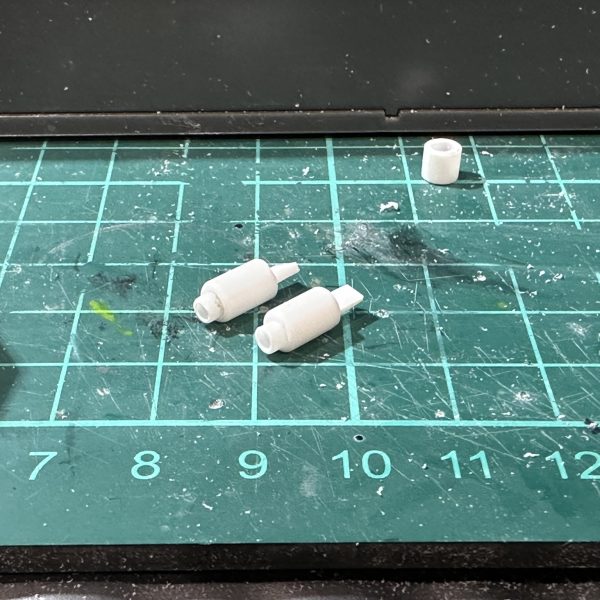 5ミリパイプと3ミリパイプで作成し仮置きしてみました。机が汚い‥🙇‍♂️（2枚目）