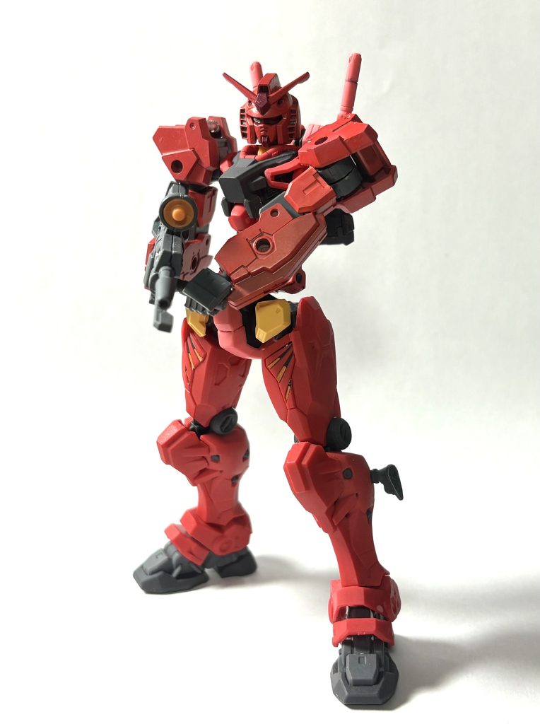 ビームライフルを構え。・両腕 30MM ・脚部 軽キャノンを使用しています。シャアピンクで塗装しましたが思ったよりも赤く…軽キャノンの足をそのまま流用できました笑。