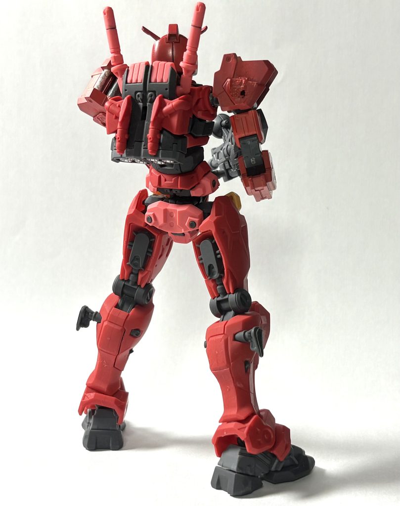 ヘッドは エコプラのガンダムから。この丸い顔の形はHG RX-78の中で一番好きかもしれないです。