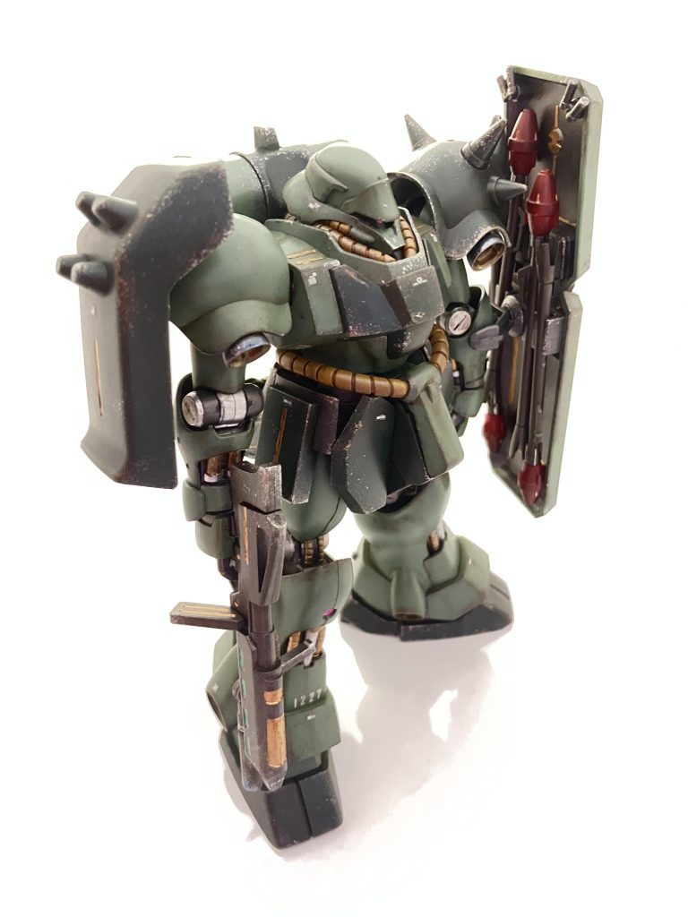 いろいろ動かせられるのは非常に楽しいのですが、やはりそこはプラモデル。ポーズをとらせて飾る・・・のが安全安心だなと思いました。