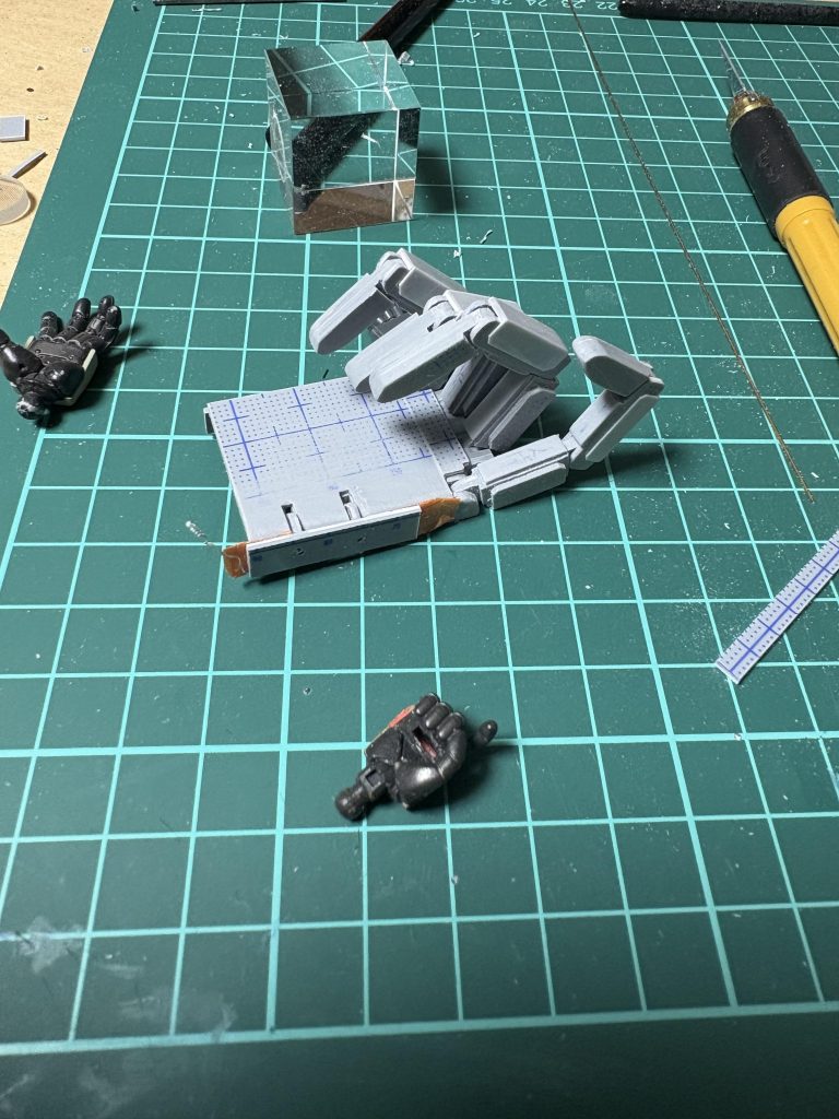 作品名：今日の可動<p>さて、親指の設置をどうしたものでしょう(zaku-kao8) 親指は変なふうに動くから大変ですね(zaku-kao4) アタシは自分の指や、他のキットの手を見ながら作ってるのですが、関節の付き方ばかり気にしてて、長さのバ […]</p>
