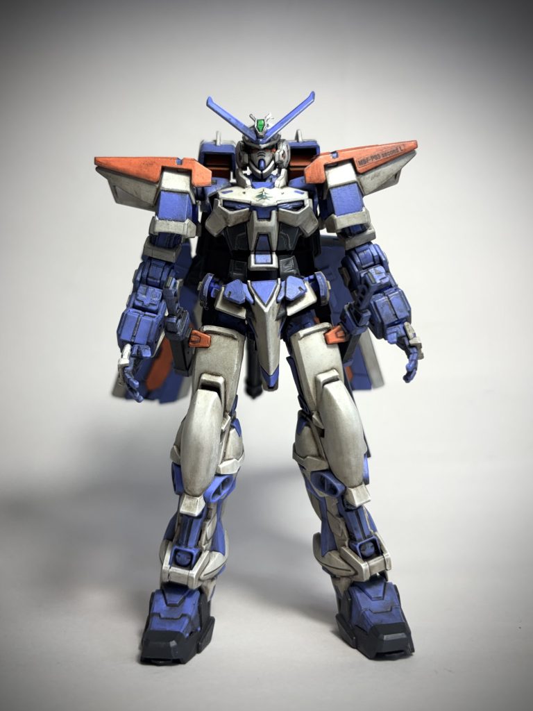 レッドフレーム同様、アストレイシリーズは毎回悩みます。青はアクリルガッシュのライトブルーで少し明るめにしました。