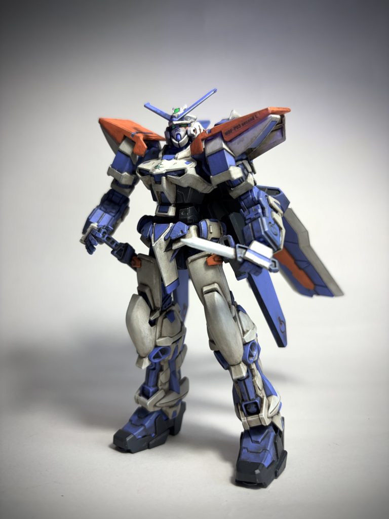 一部配色は変えていますが、ホワイト部分は今回多めにしています。アーマーシュナイダーはダークカラー一色は避けてみました。