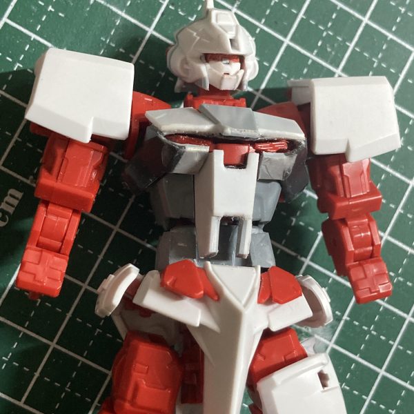 お久しぶりです。ぼんじんです。今回はhgアストレイをベースに、量産型モデルのジ、ジム.......ジムを作ります😅設定としては、ジャンク屋組合で半中古個体として販売されていたレイスタの後継機としてロウ•ギュール、ジャンク屋組合、オーブが協力し作られた。レイスタの欠点の一つであった、M1アストレイの中古個体のパーツを多く流用しているため、個体差が激しいとされていた。ロウのアストレイをM1アストレイやレイスタの美品パーツの使用し、一部再設計されたパーツを使用して作られた。生産拠点のオーブに機体と戦闘、実用データ提供することで多少、安価に製造できたと。と、妄想設定はここまでにしておきます！いったん!  （5枚目）
