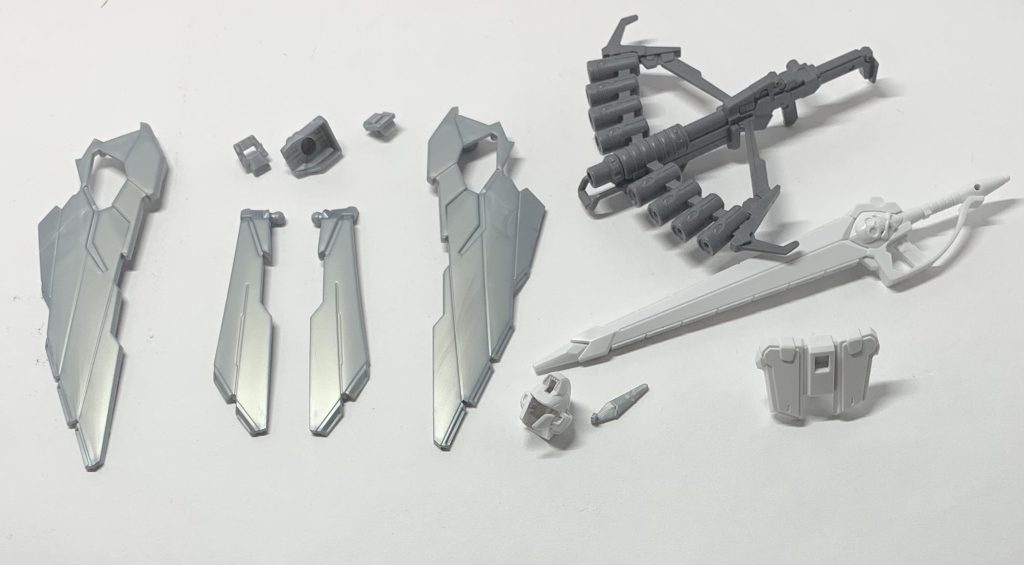 前述の通り「HGBF(HGUC)クロスボーンガンダムX1フルクロス」のランナーが付いているのでその差分が余剰となっています。アンテナと胸部パーツ以外を除けば組み換えできたりするのでそれもアリですね武装類がかなり多く、組むだけでも疲れてしまいますがその分いろいろとできる良いガンプラだと思います！＊＊＊ビルドダイバーズ(Re RISE)二次小説「陰キャアイドルはGBN〈惑星〉を救いたい。」こちらのつぶやきによる【試し読み】またはpixiv先行にて更新中です〜二次創作にご興味のある方はぜひ〜