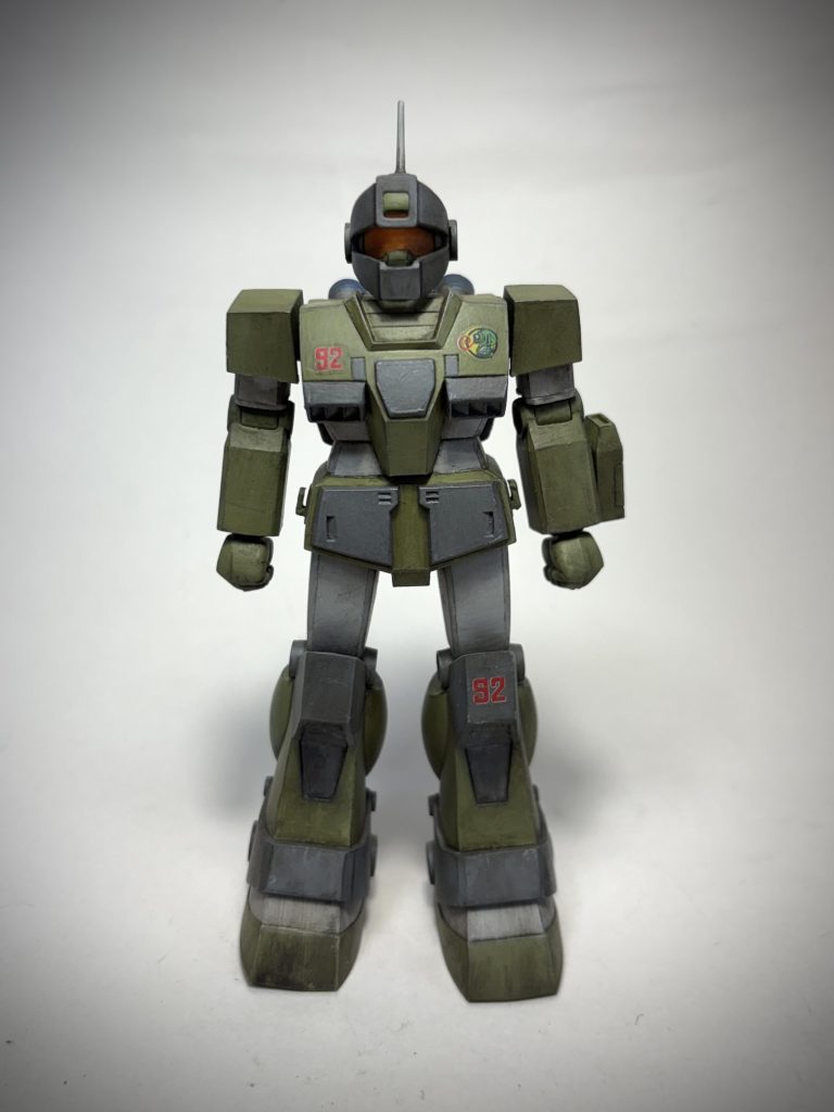 ザク用に買っていたシタデルのDEATH GUARD GREENを機体色に。ザクより先にジムに使うとは思ってもみませんでした。付属のデカールはボロボロと崩れて呆然としました。何とかバックマイヤー中尉のエンブレムを含む４つが貼ることができました。