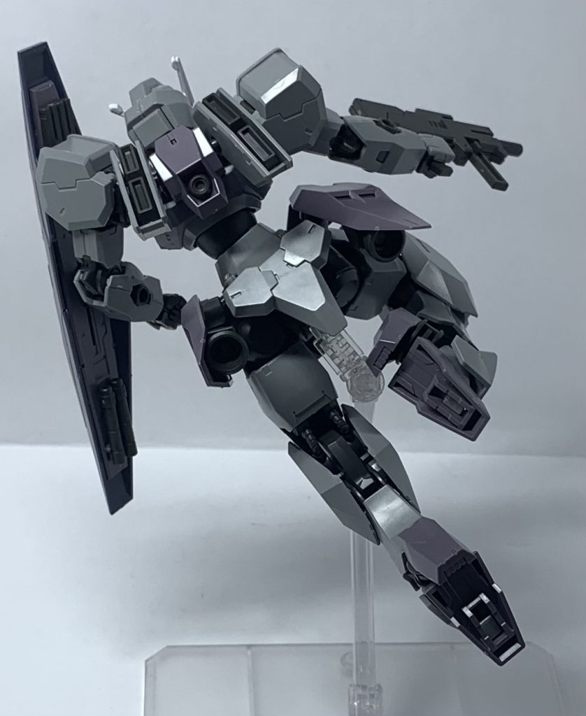 後ろからの射撃ポーズ