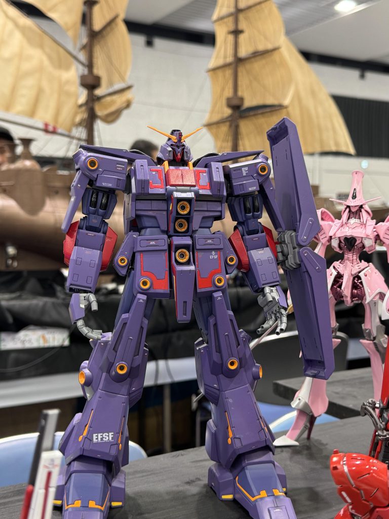 今年の静岡ホビーショーに展示させていただいた際に、たくさんのご意見をいただきました。ホビーショー期間中にメタルビルドのサイコガンダムmarkⅡの塗装見本を担当されたご本人にお会いすることができ、たくさんの苦労話を聞いたので、開催後すぐにリペイント及びデカール等でリトライをしています。