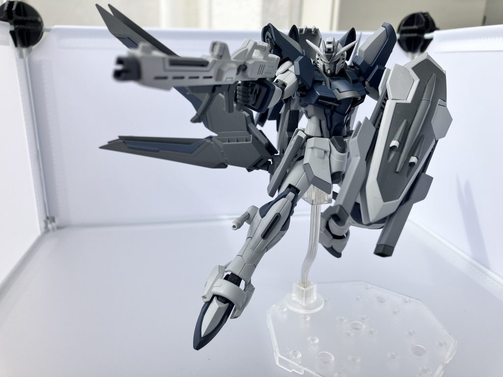 ビームライフル。性能はライジングフリーダムと同じものだが外装がモナカ構造に変更されており整備性が向上している（合わせ目処理を楽する）。