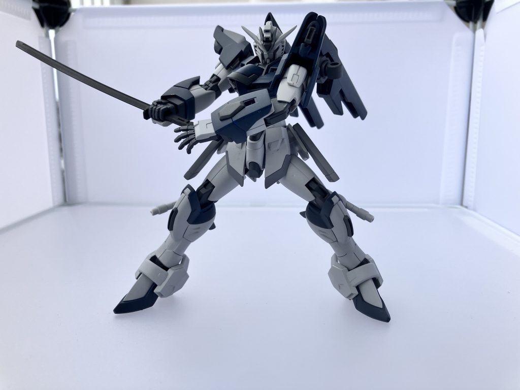 実体剣ミカサジ。フツノミタマの量産型でフェムテク装甲への対抗策。ブシドウの修行を経たパイロットに好まれたそうな。