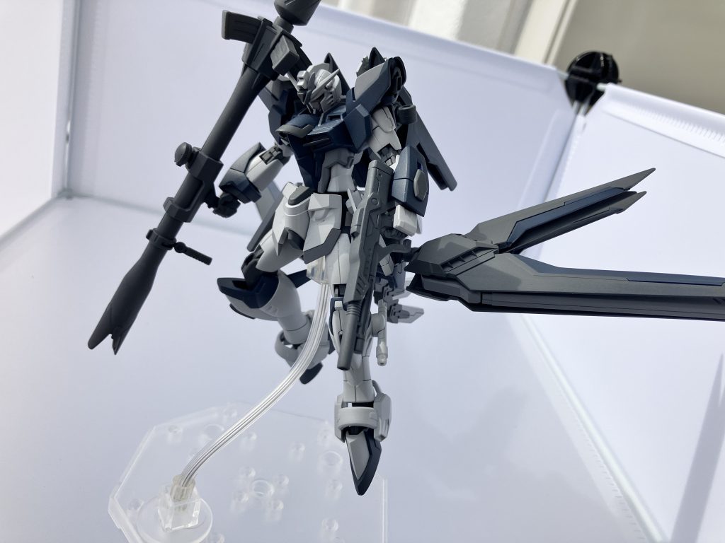 ネット弾頭式バズーカとトリモチ弾頭式ショットガン。不殺の心得に合わせないと某准将がまた一人で突っ走って後で凹むことを憂い用意された装備。電力を吸収する効果もあり、着弾した機体の動きを止める。