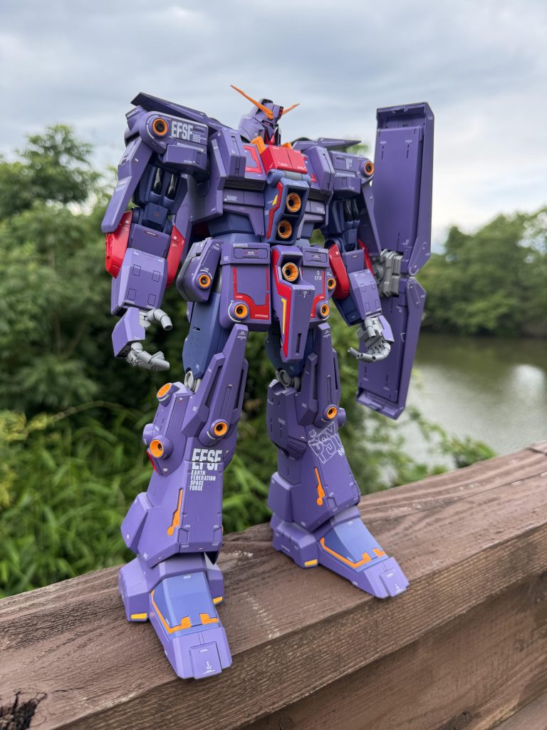 自然光で撮影したかったんですが、あいにくの曇り空。巨大感を出すのは本当に難しいですね😓