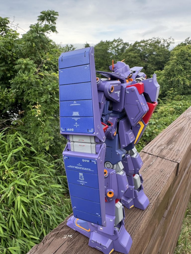 シールドは太陽光パネルでサイコガンダム稼働中のエネルギー源のなる妄想設定で、艶出し塗装にしてますが、画像ではわかりません💦