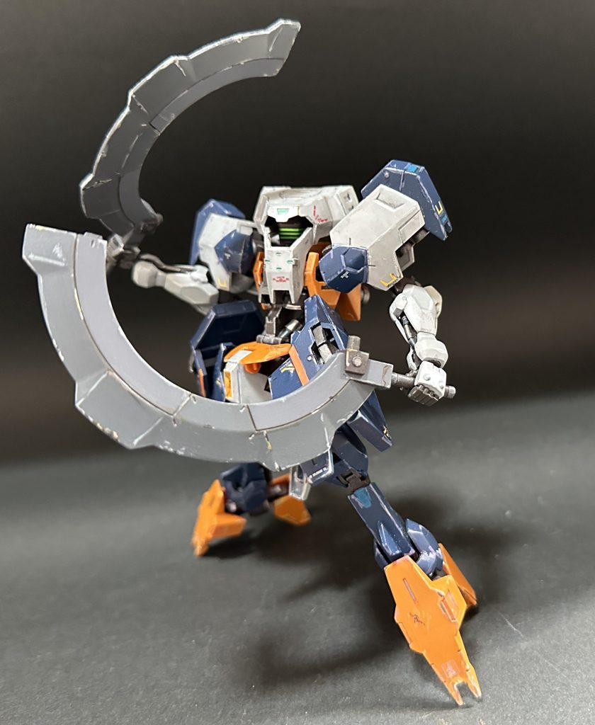 切れ味ではなく質量で打撃を与えるイメージの鉄血武装、いいですね。