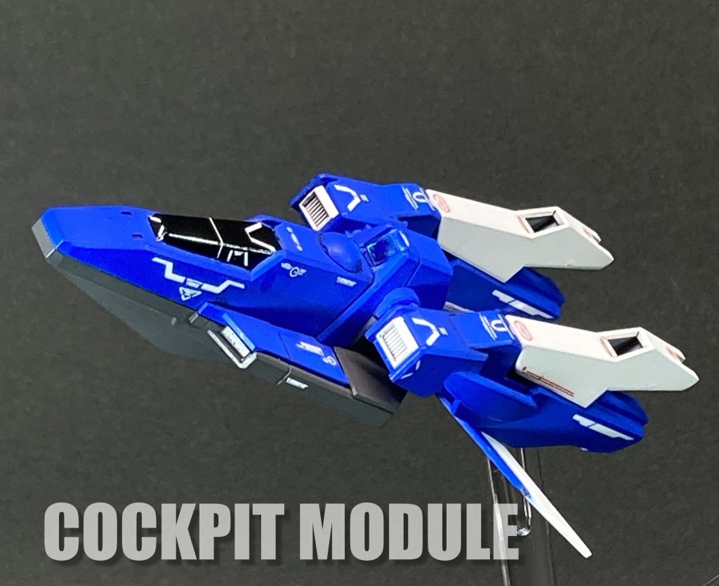 コクピットモジュール GNディフェンサーは、単体での運用を可能にするため独立したコクピットを有する。アストレアとの合体時には、GNクルーザ形態ではそのままコクピットとして使用されるが、MS形態に変形する際には、操縦がアストレア側に移行するため、コックピットモジュールは切り離され、補助翼を展開して離脱する。 あくまでコクピットモジュールなので、これでハンブラビに挑むようなことをしてはダメです。