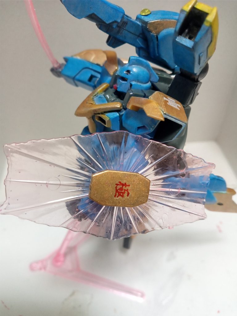 普段なら使わないであろう種類のデカールを貼って遊んでいます。