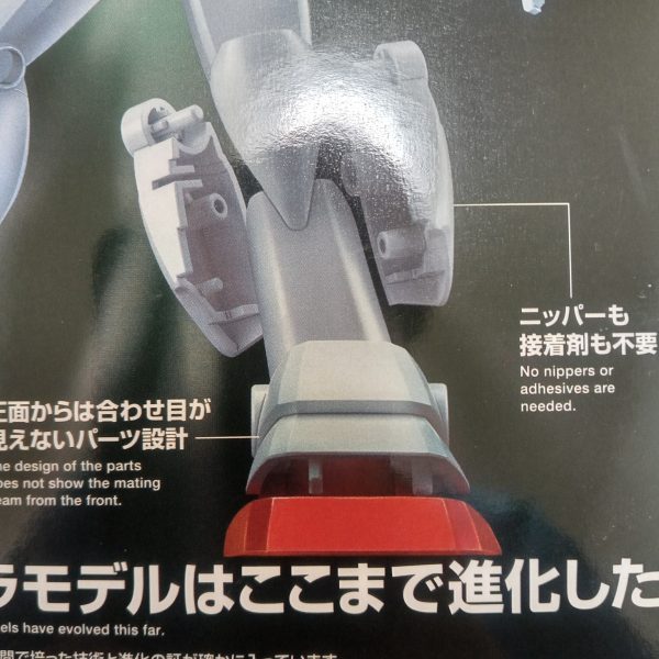 先日購入したベストメカコレクションガンダムのリバイバルバージョン。当初はあまり興味が沸かずスルーしてましたが実際組んでみると驚きの連続。まだ途中ですがニッパーすら使ってないんだぜこれ…。しかも驚くことにフォルムは当時のベストメカコレクションガンダムをかなり忠実に再現してますね。やっぱり食わず嫌いは良くないですね。何でも食べて栄養にしましょう(zaku-kao8)（2枚目）