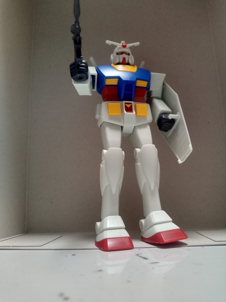 まず驚いたのがシール無しで完璧な色分けですね。組み立ても立体パズルを組んでいるかのような感覚で中々に興味深かったです。