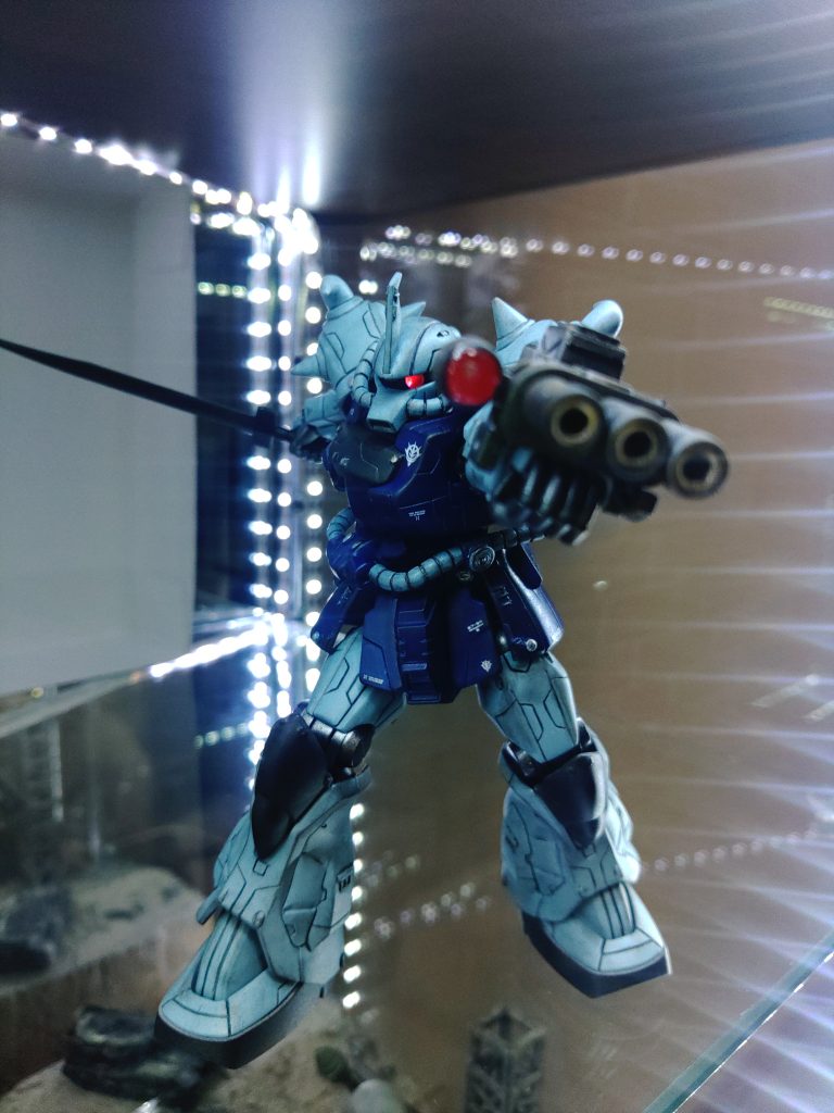 見た目は派手だが、タンクはがら空きだぞ！