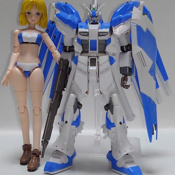 作成中のハイニューです。頑張ってディテールアップしておりました。あちこち手を入れましたが、なかなか終わりませんね。ここをやったらうん？こっちもか、とか延々やっておりますｗ大きなところではフィンファンネルの積み方を開いた感じからまとめた感じに変更しました。私はこっちのほうが落ち着いた感じで好きですね。ファンネルはどうやって飛んでるんやろ？と疑問に思いいろいろググりましたが・・・ようわからんｗ　少量の推進剤で使い捨て覚悟で使うという設定でスラスターを各ファンネルに搭載しました。もうちょっとディテール追加するかもですが、これからは細かいところをきれいに仕上げていこうと思います。ベルトーチカは血迷いましてハイニューカラーのビキニ姿も作成しました。作ってた時は夏だったんですよね。もうくそ寒いですけどもｗ（4枚目）