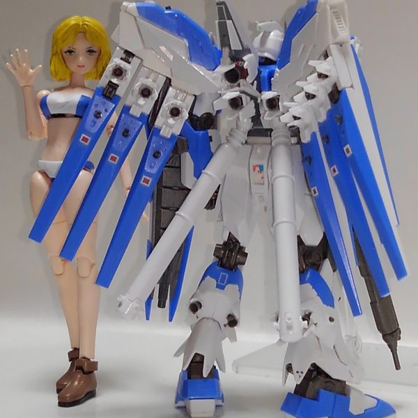 作成中のハイニューです。頑張ってディテールアップしておりました。あちこち手を入れましたが、なかなか終わりませんね。ここをやったらうん？こっちもか、とか延々やっておりますｗ大きなところではフィンファンネルの積み方を開いた感じからまとめた感じに変更しました。私はこっちのほうが落ち着いた感じで好きですね。ファンネルはどうやって飛んでるんやろ？と疑問に思いいろいろググりましたが・・・ようわからんｗ　少量の推進剤で使い捨て覚悟で使うという設定でスラスターを各ファンネルに搭載しました。もうちょっとディテール追加するかもですが、これからは細かいところをきれいに仕上げていこうと思います。ベルトーチカは血迷いましてハイニューカラーのビキニ姿も作成しました。作ってた時は夏だったんですよね。もうくそ寒いですけどもｗ（3枚目）