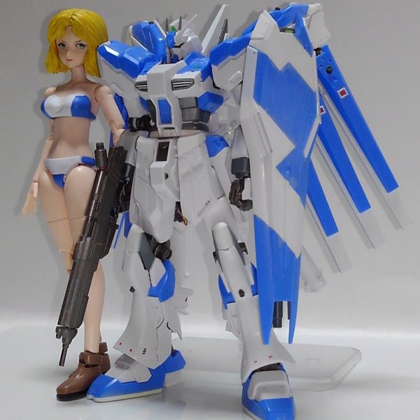 作成中のハイニューです。頑張ってディテールアップしておりました。あちこち手を入れましたが、なかなか終わりませんね。ここをやったらうん？こっちもか、とか延々やっておりますｗ大きなところではフィンファンネルの積み方を開いた感じからまとめた感じに変更しました。私はこっちのほうが落ち着いた感じで好きですね。ファンネルはどうやって飛んでるんやろ？と疑問に思いいろいろググりましたが・・・ようわからんｗ　少量の推進剤で使い捨て覚悟で使うという設定でスラスターを各ファンネルに搭載しました。もうちょっとディテール追加するかもですが、これからは細かいところをきれいに仕上げていこうと思います。ベルトーチカは血迷いましてハイニューカラーのビキニ姿も作成しました。作ってた時は夏だったんですよね。もうくそ寒いですけどもｗ（2枚目）